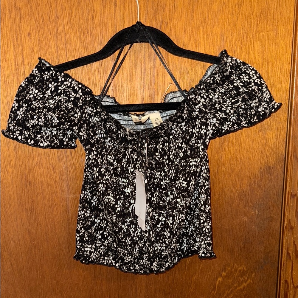 Roxy Black and White Ruffled Flutter Sleeve Crop Top